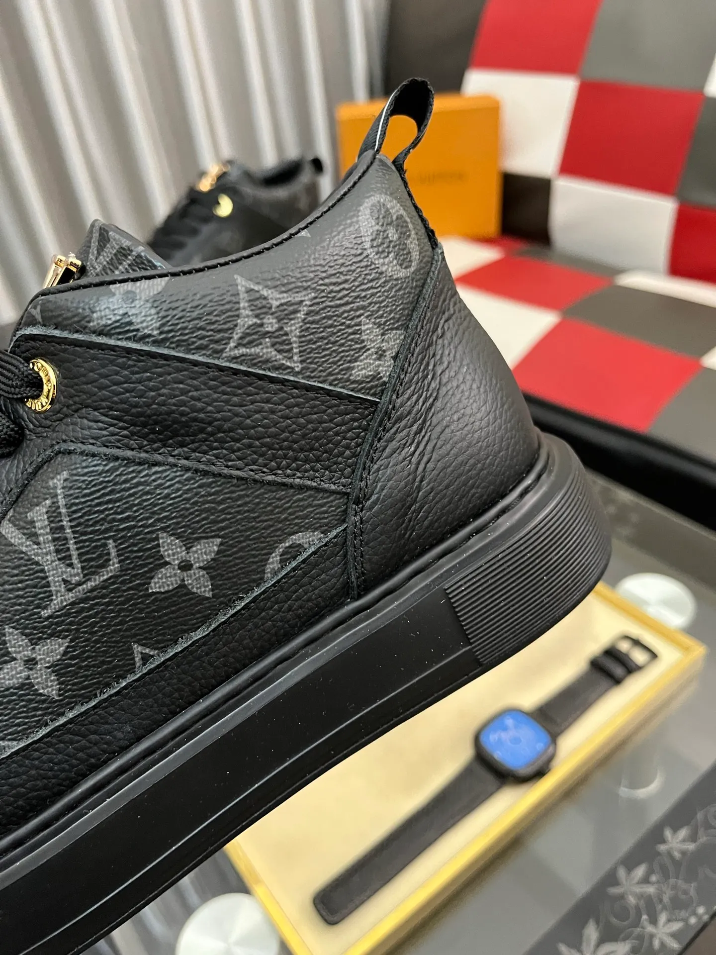 Ex-factory price: 438⌚️⌚️[LOUIS VUITTON] Same style as Louis Vuitton* official website 🚹Men's high-top casual shoes❤️Same style as popular celebrities and big names ~ Best-selling at home and abroad Lv focuses on the checkerboard series...Imported first-layer cowhide with special fabrics➕Full sheepskin lining➕Brand-specific hollow outsole, code number: 38-44